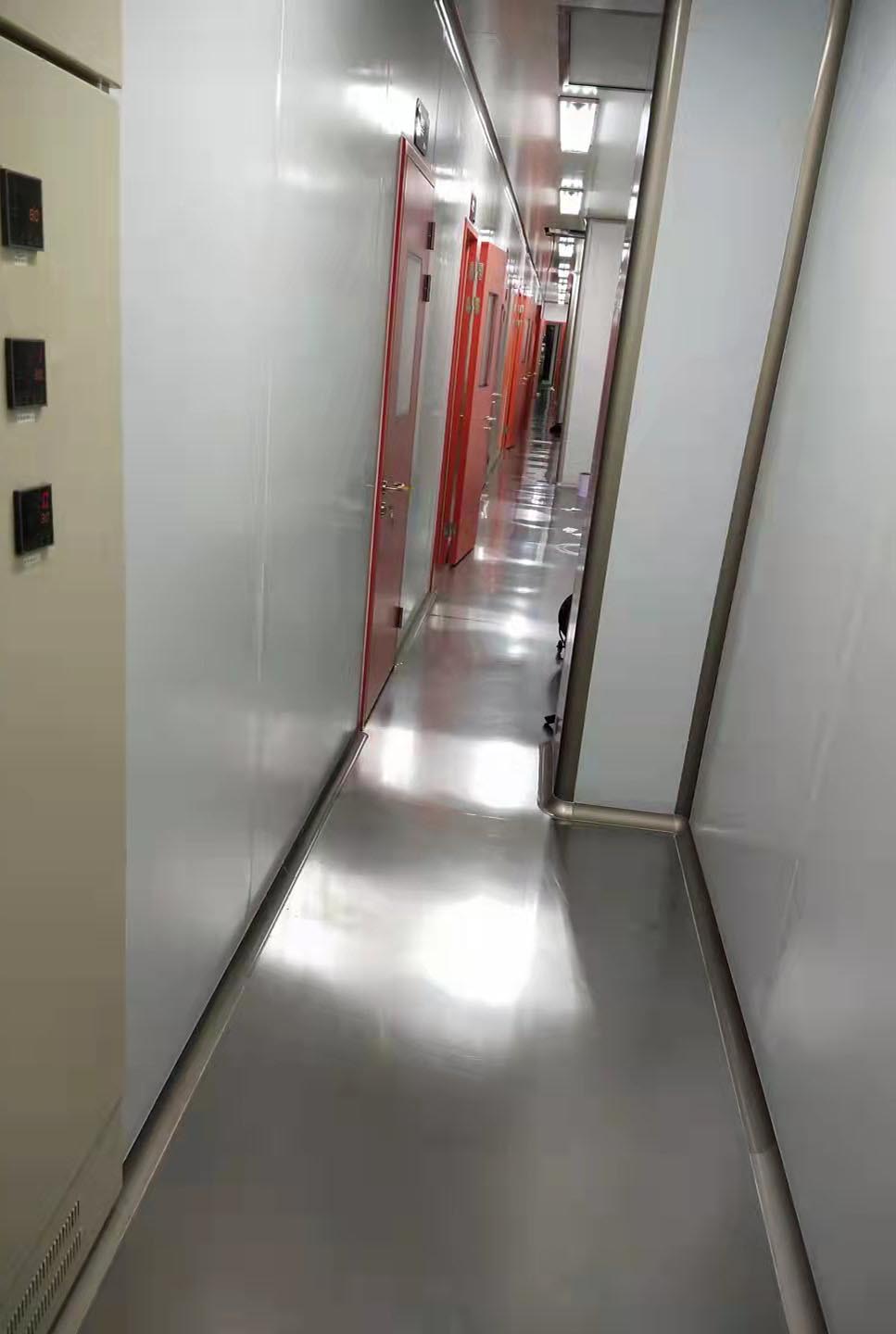 無塵自動(dòng)<a href='http://m.huahui2008.com/' target='_blank' title='噴漆設(shè)備' style='color:#eb2828'><strong>噴漆設(shè)備</strong></a>.jpg